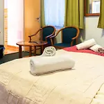 Broadway Konukevi 3*
