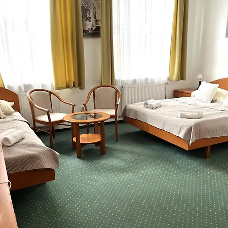 Πανσιόν Broadway 3*