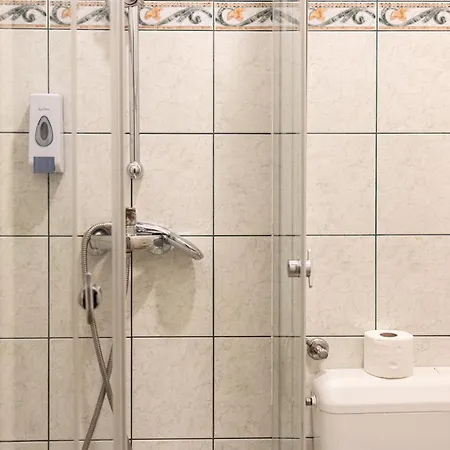 Broadway בית הארחה