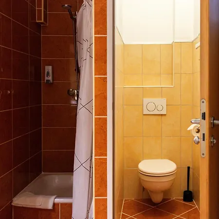 בית הארחה Broadway 3*