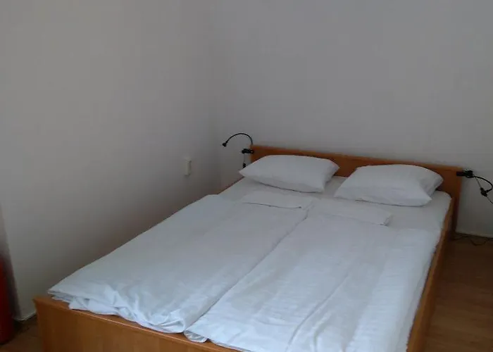 בית הארחה Broadway 3*