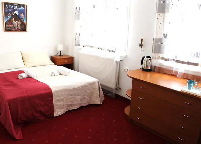 Broadway 3*