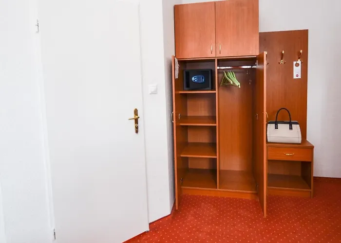 Broadway בית הארחה