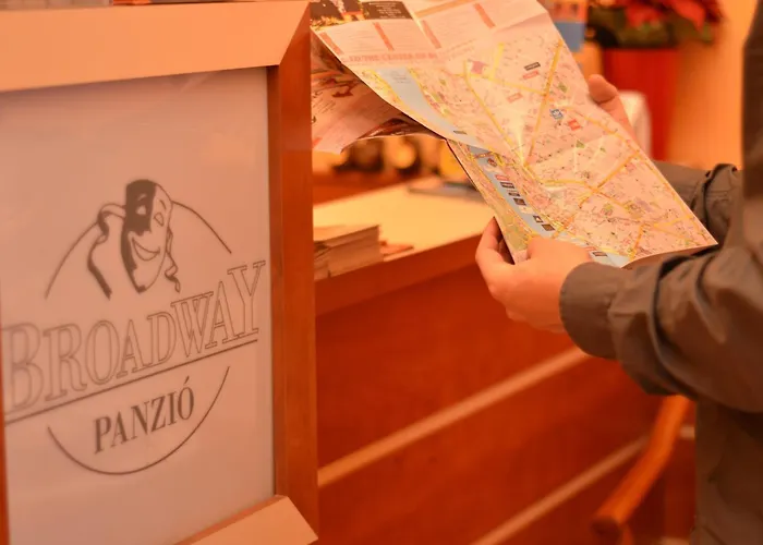 Broadway 3*