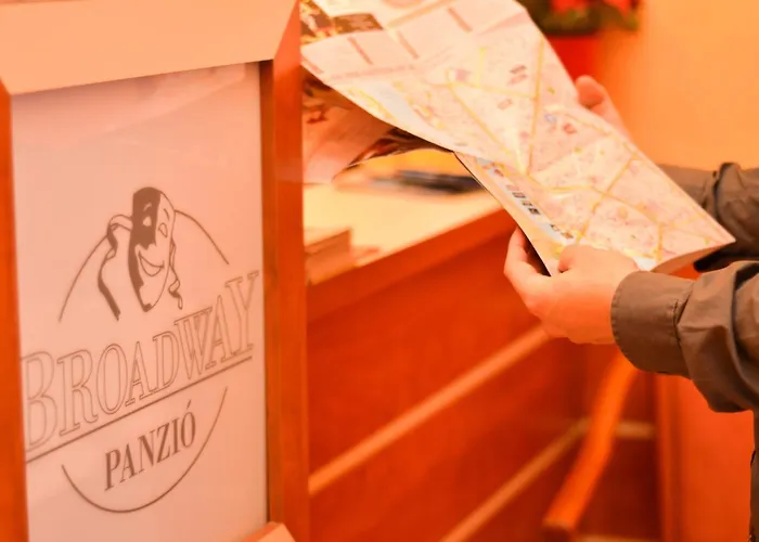 Broadway בית הארחה