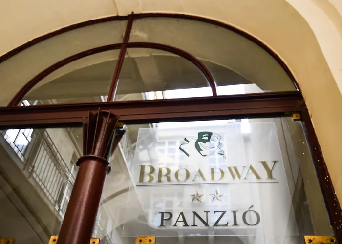 Broadway בית הארחה