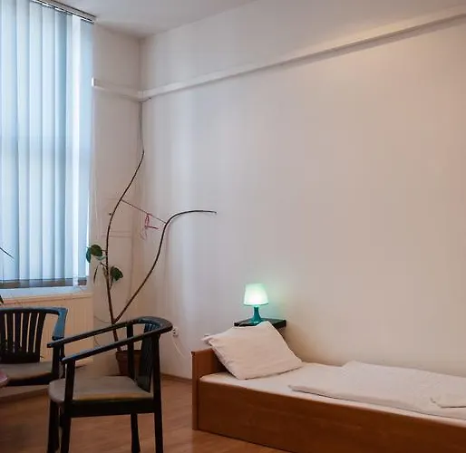 בית הארחה Broadway 3*