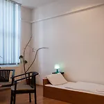 בית הארחה Broadway 3*